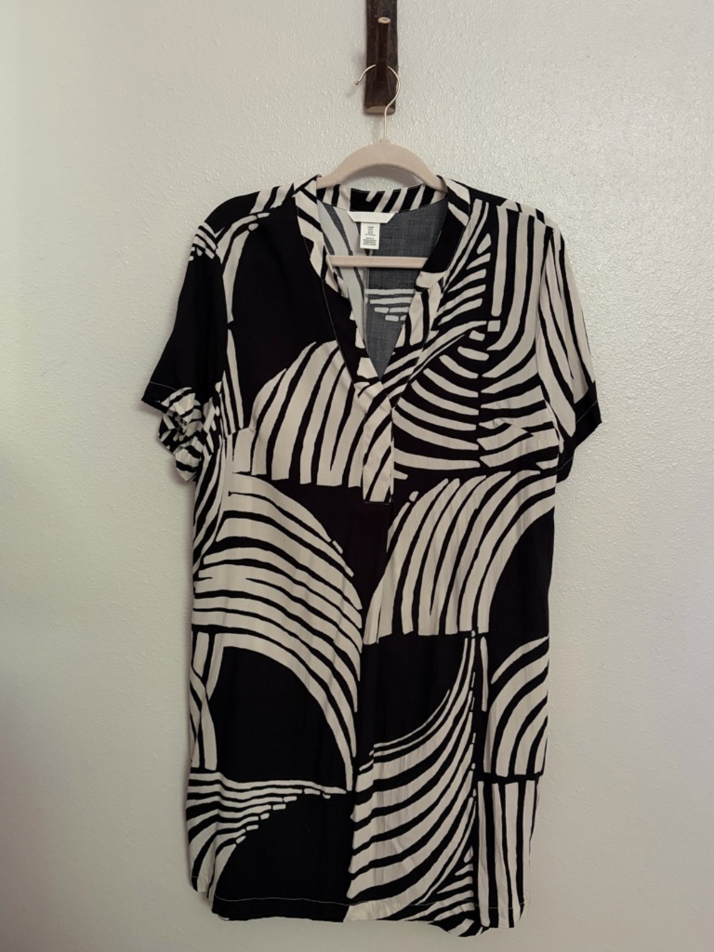 H & M Black & White Abstract Print Tunic Dress